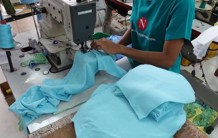 Konveksi Kaos Offline vs Online: Mana yang Lebih Bagus?